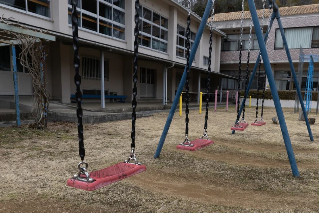 Una escuela abandonada en Tamba-Sasayama tras su cierre en 2016 debido a la disminución de la natalidad en Japón.