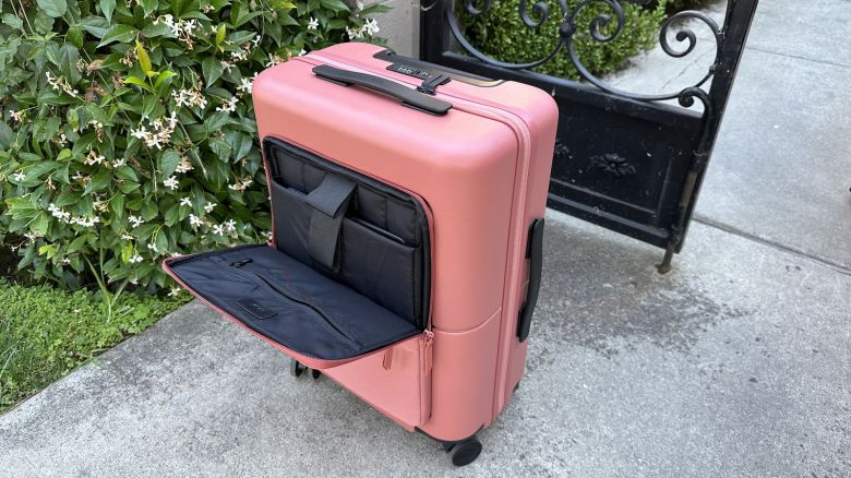 The durable, removable SnapSleeve gives you the convenience of a laptop briefcase, and the magnetic latches are so strong that it's nearly impossible to dislodge accidentally so it stays put when you need it.