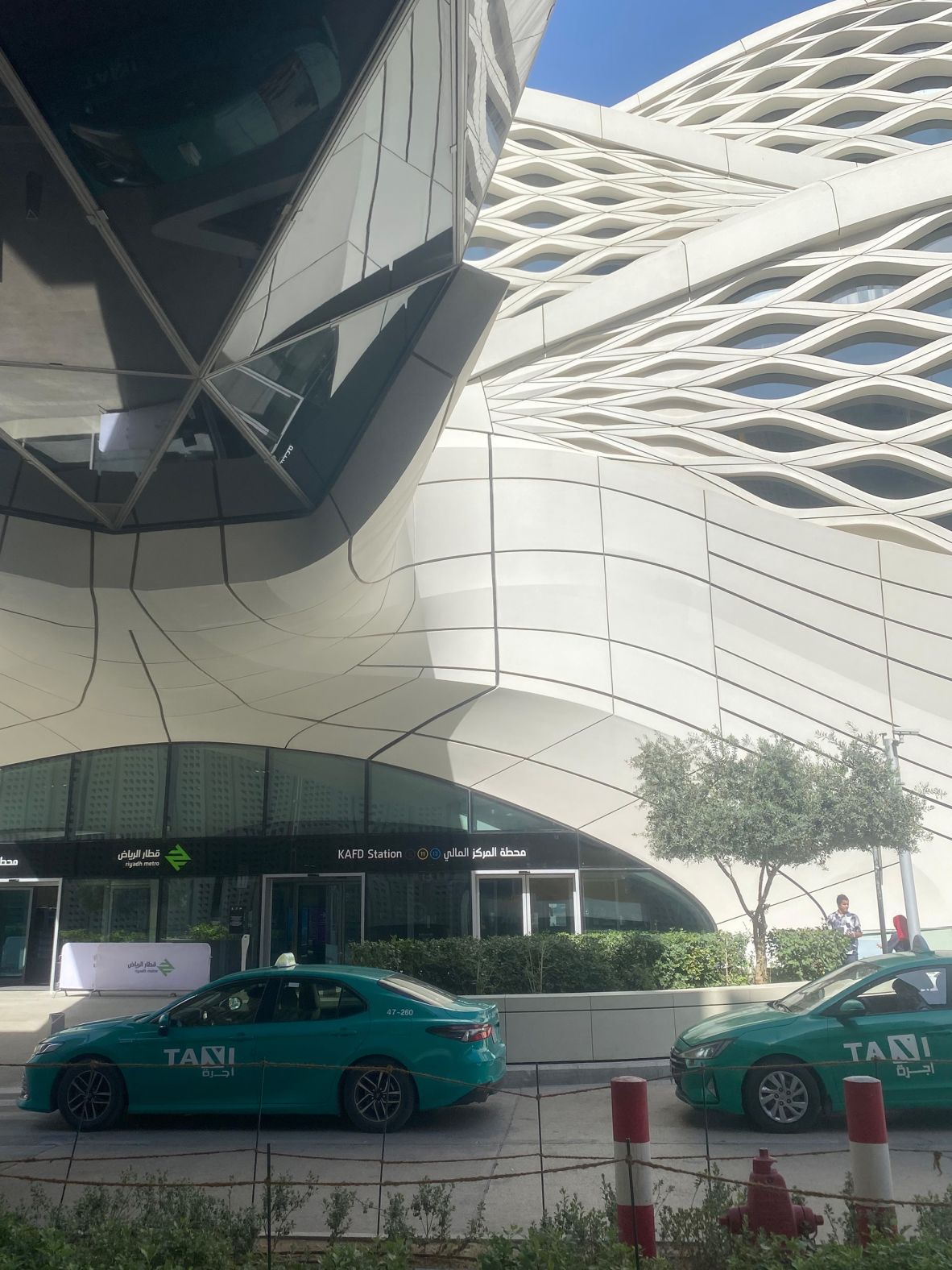 <strong>Eye-catching stations:</strong> With an undulating lattice façade devised to reflect patterns “shaped by desert winds in the sand,” KAFD serves as a central interchange on the network.