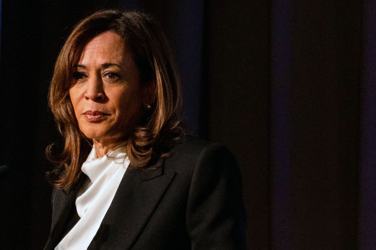 La exvicepresidenta Kamala Harris habla en San Francisco, California, el 30 de abril.