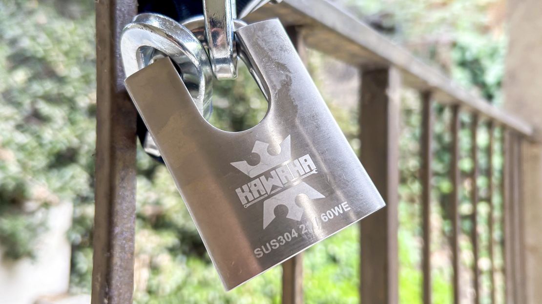 kawaha shrouded padlock on a chain