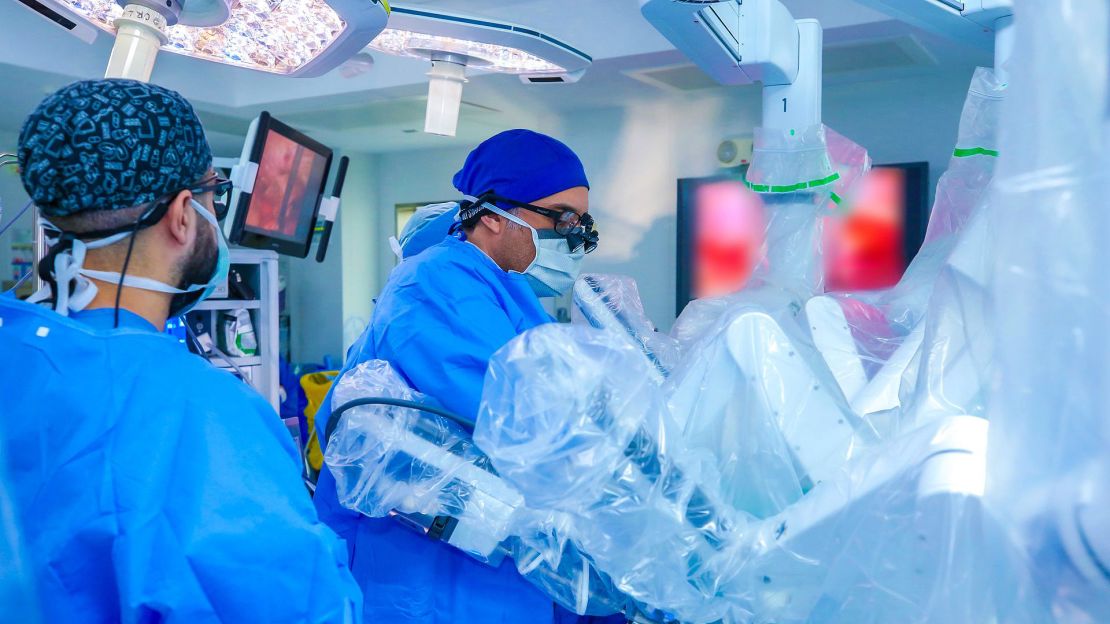 Renowned Saudi cardiac surgeon, Dr. Feras Khaliel, is spearheading robotic-assisted surgeries