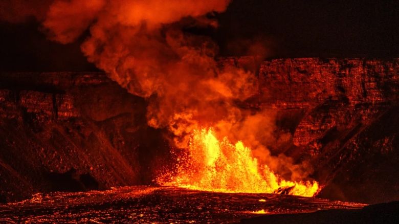 El volcán Kilauea en Hawai entró en erupción en la madrugada del lunes 23 de diciembre de 2024.