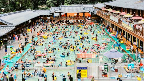 Hanok Swimming Pool
Recreational facility, Yangju, August 2017