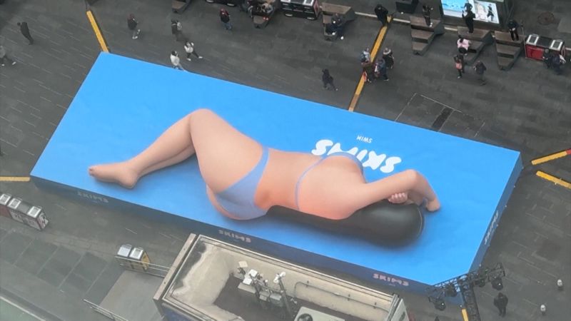 Gigante inflable de Kim Kardashian aparece en Times Square