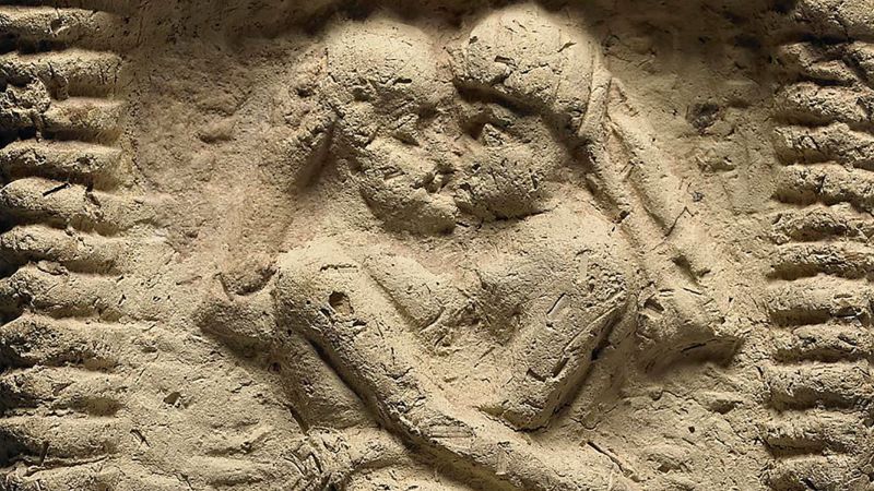 Най-ранната записана целувка на човечеството добавя нов обрат към историята на заключващите се устни