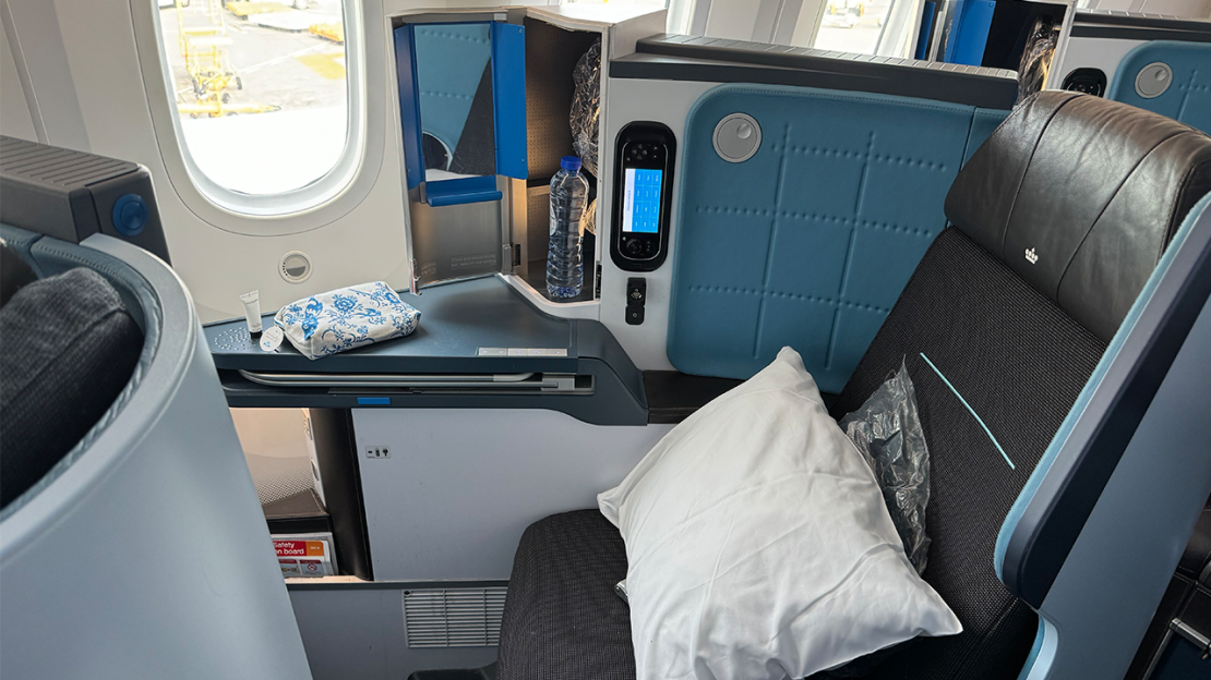 KLM business class on the Boeing 787-9 Dreamliner