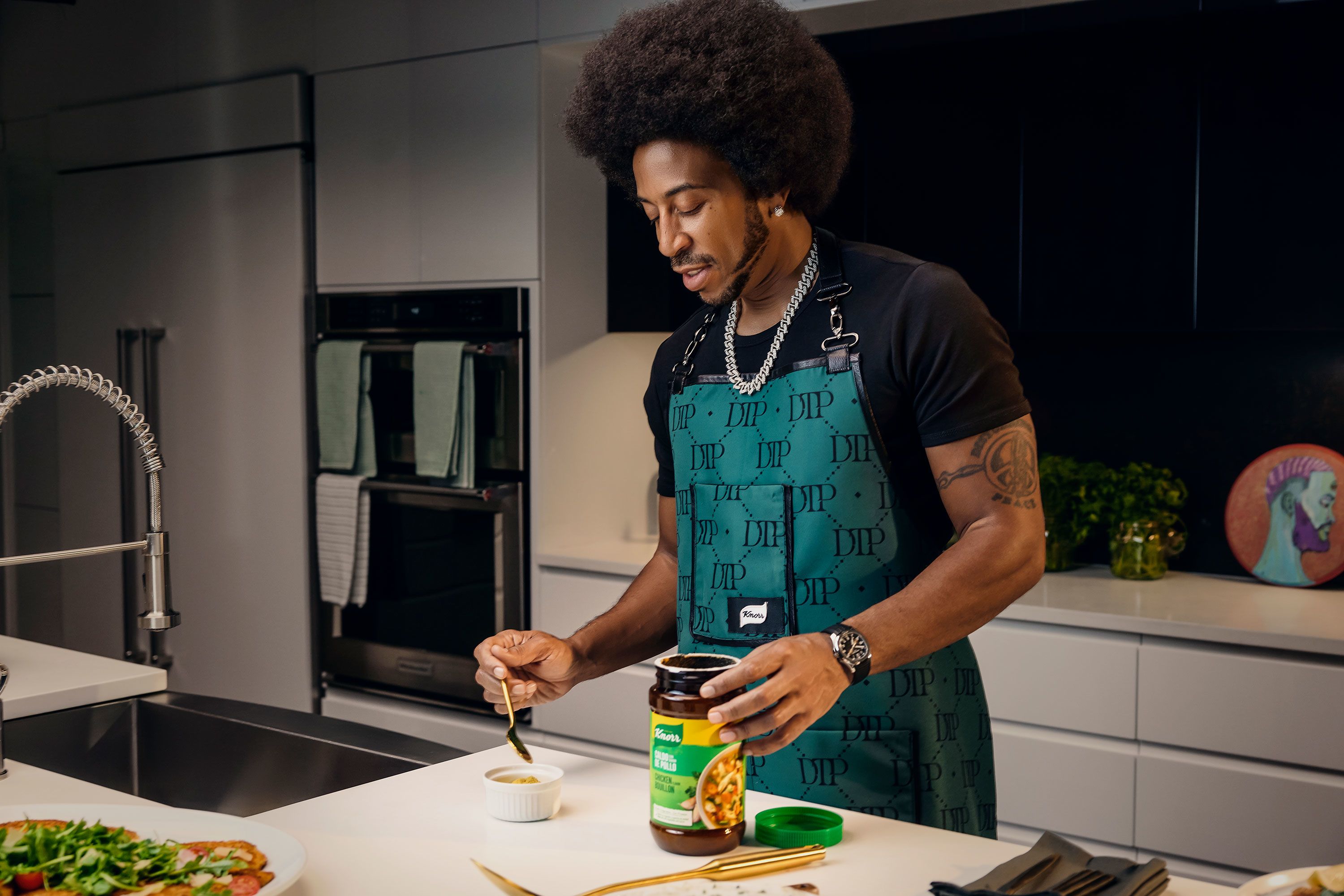 knorr-ludacris-with-chicken-bouillon.jpg