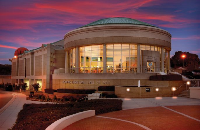 <strong>Achievements in sports:</strong> The Women's Basketball Hall of Fame is dedicated to all levels of women's basketball. Knoxville is home to the wildly popular University of Tennessee Lady Vols basketball team.