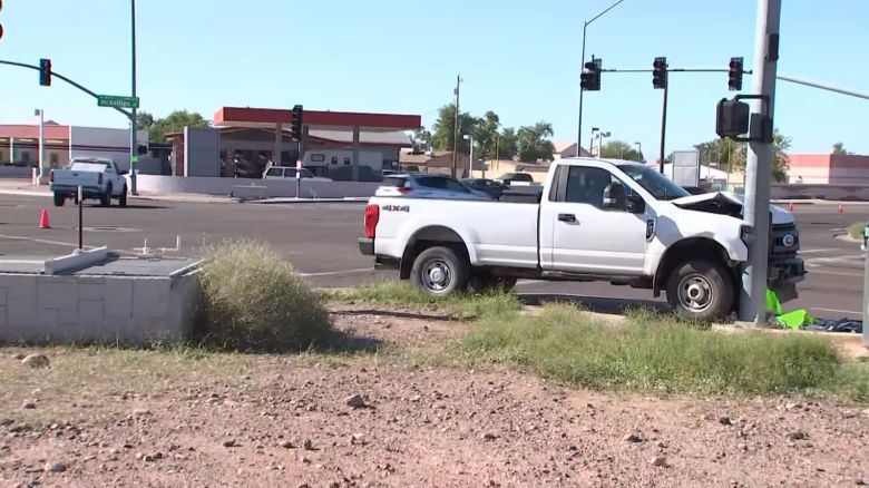 KPHO BEES SWARM CAR CRASH ATN 1109.jpg