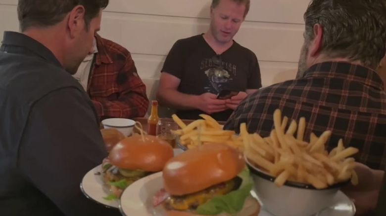 KPIX DADs burgers 100525.jpg