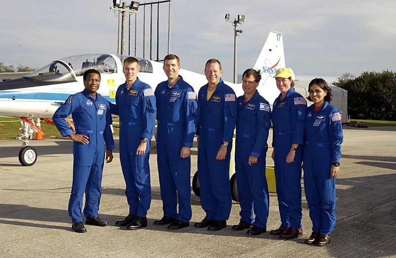 KENNEDY SPACE CENTER, FLA. --  The STS-107 crew arrives at KSC to take part in Terminal Countdown Demonstration Test activities.   Standing, left to right, are Payload Commander Michael Anderson, Pilot William