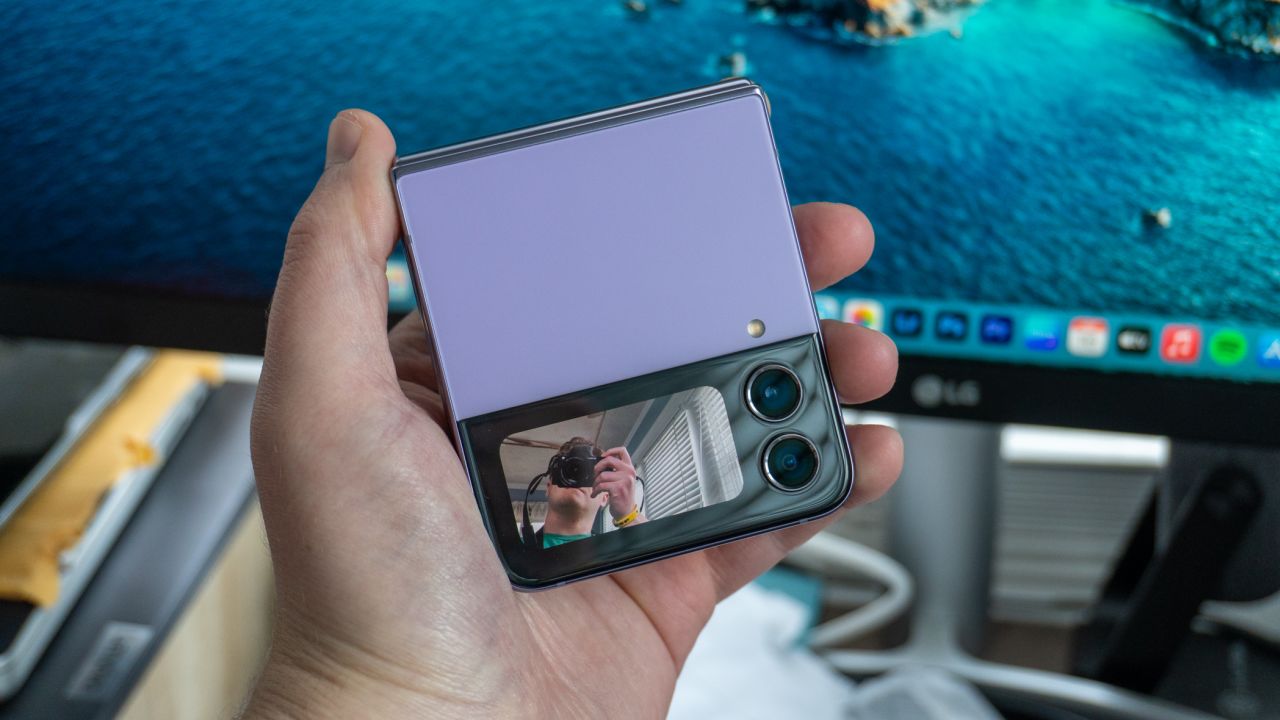 Kyocera DuraXE vs Samsung Galaxy Z Flip 4-13.jpg