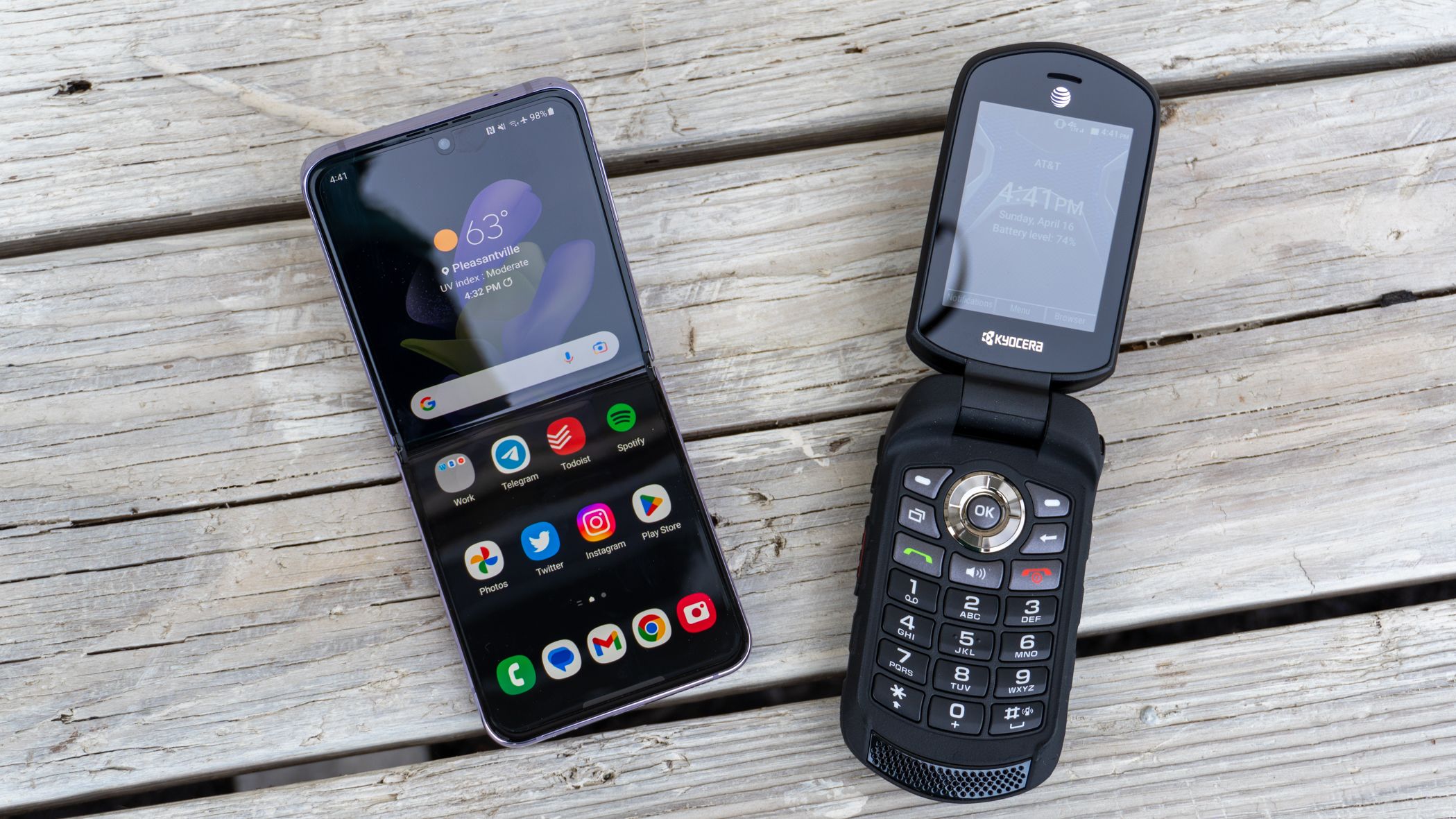 Galaxy Z Flip 4 vs. Kyocera DuraXE: Which is the best flip phone