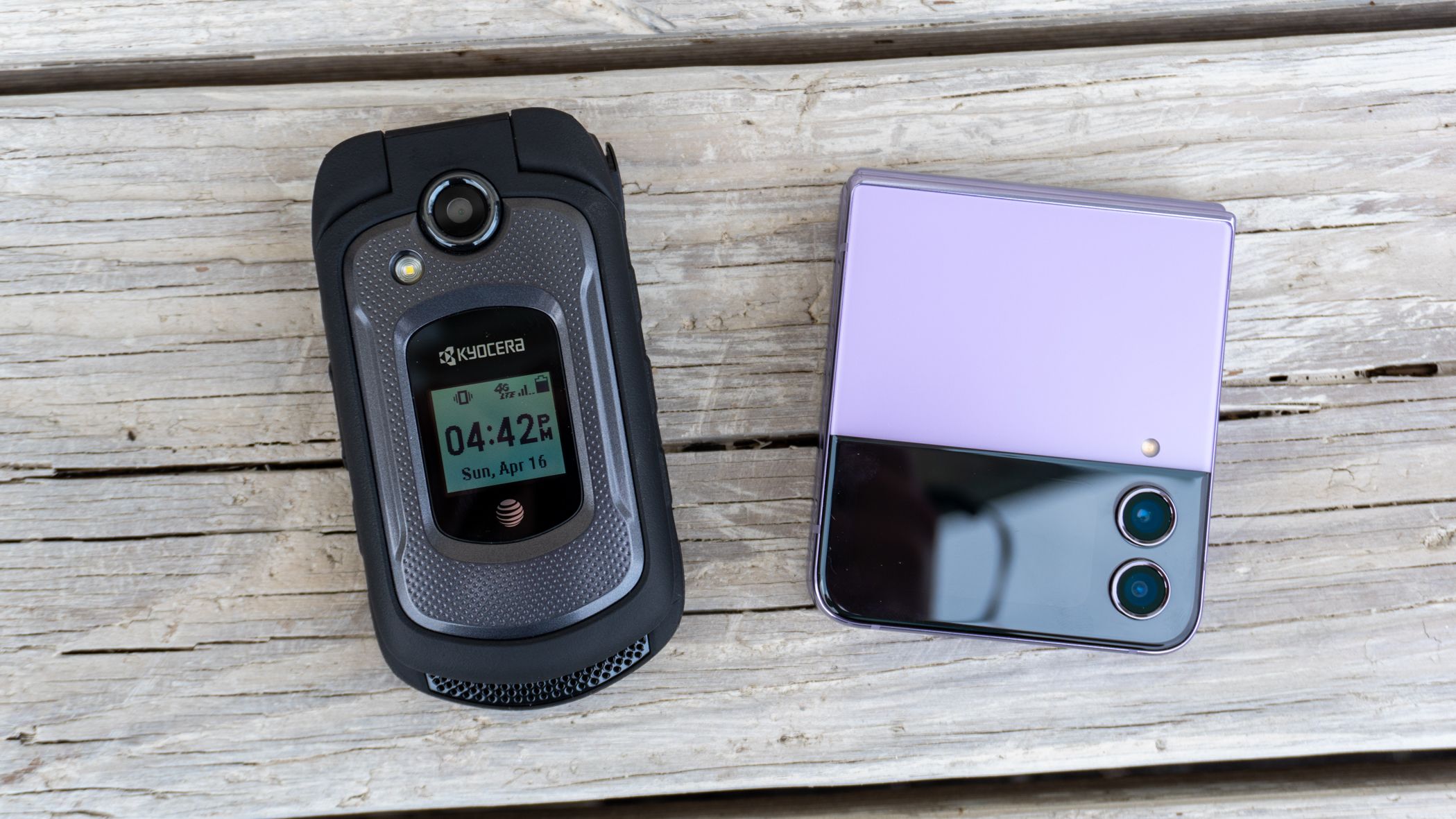 Galaxy Z Flip 4 vs. Kyocera DuraXE: Which is the best flip phone