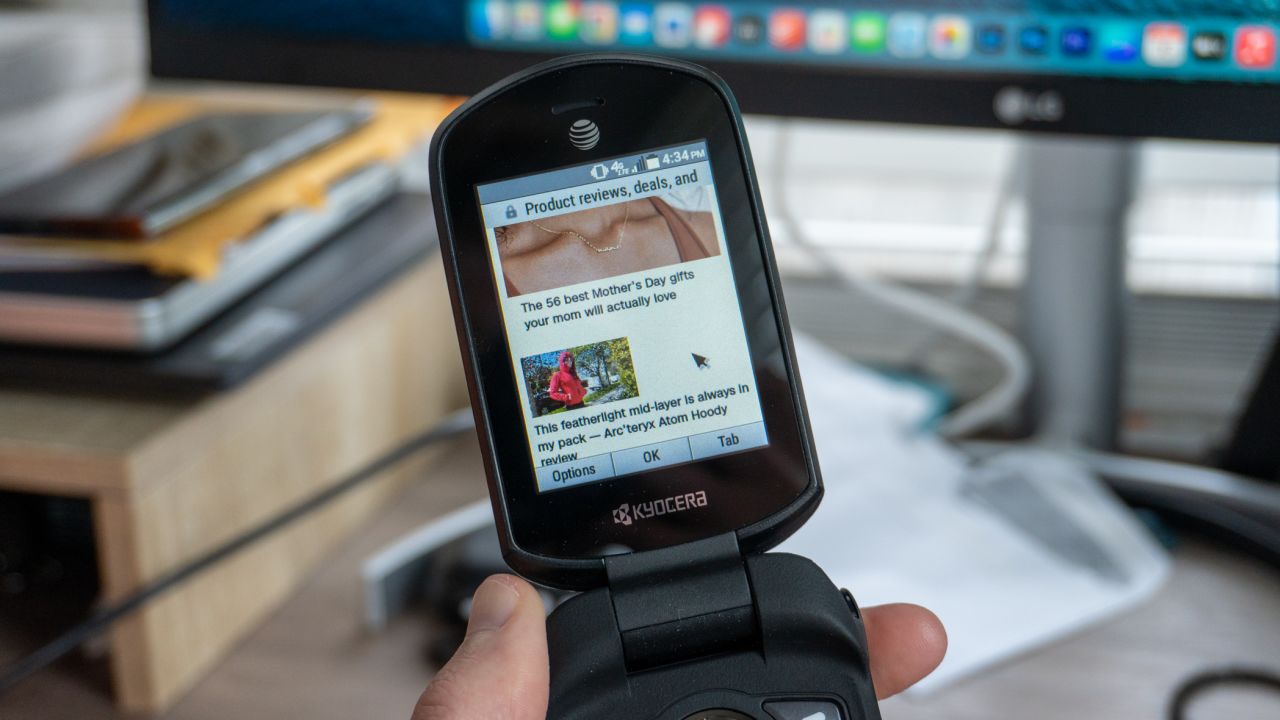 Kyocera DuraXE vs Samsung Galaxy Z Flip 4-4.jpg