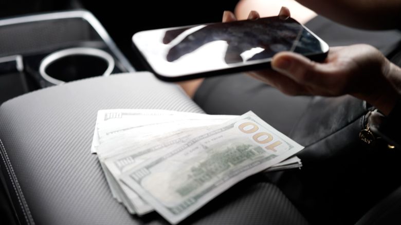 Kyung Scam Cash.jpg