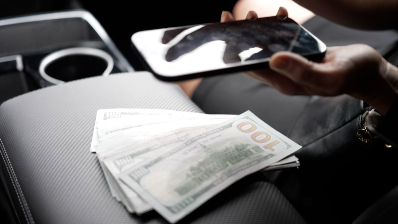 Kyung Scam Cash.jpg