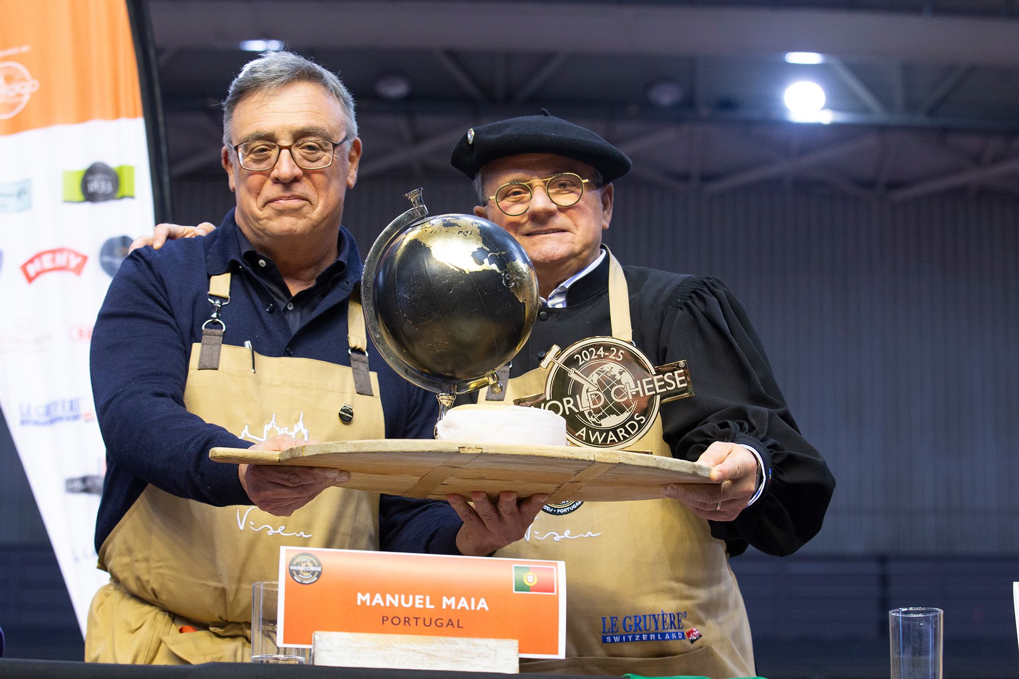 Portuguese Queijo de Ovelha Amanteigado from Quinta do Pomar was crowned World Champion Cheese on Friday. Members of the super jury hold the No. 1 cheese.