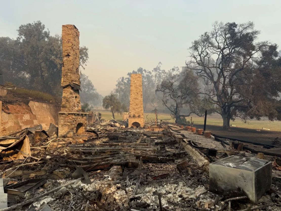 La antigua casa de campo de Will Rogers fue destruida por el incendio Palisades.