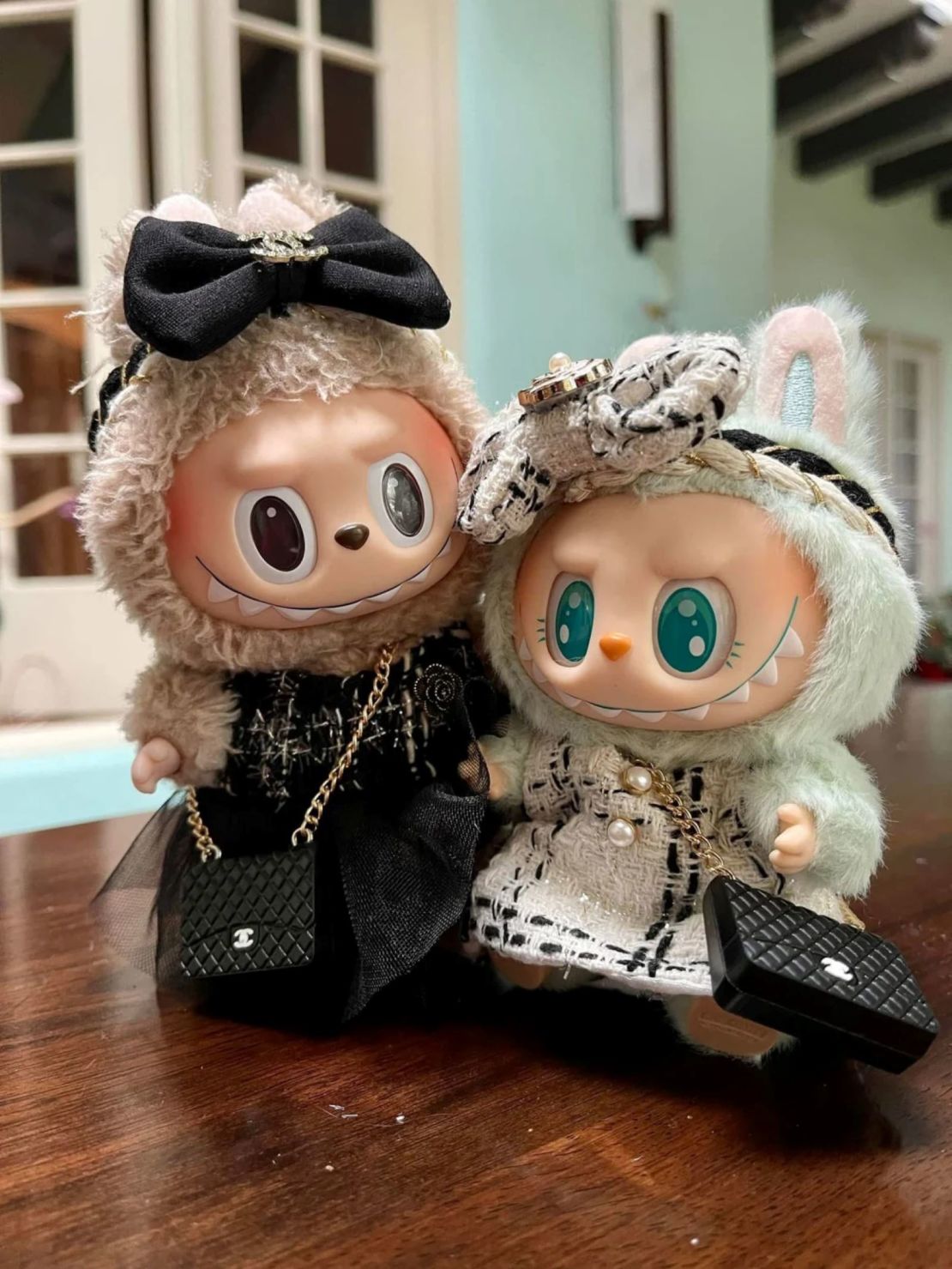 Lin comentó que encarga prendas para sus Labubu en AliExpress o que su hermana las teje a mano.