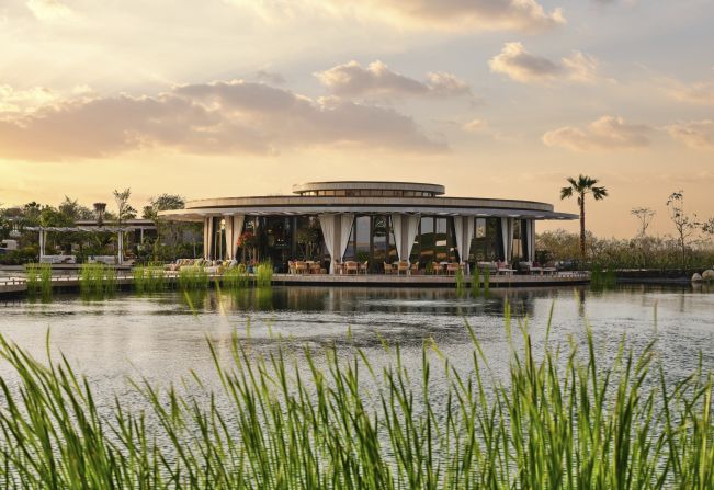 DLC has recently completed work on its first on-site experience center at Discovery Dunes, called “The Lakehouse,” which overlooks the 11th hole of the community's private golf course. One of the centerpieces of the development in Dubai South, The Lakehouse is a farm-to-table bar and restaurant that offers a variety of lake-related recreational activities such as paddle boarding and swimming.