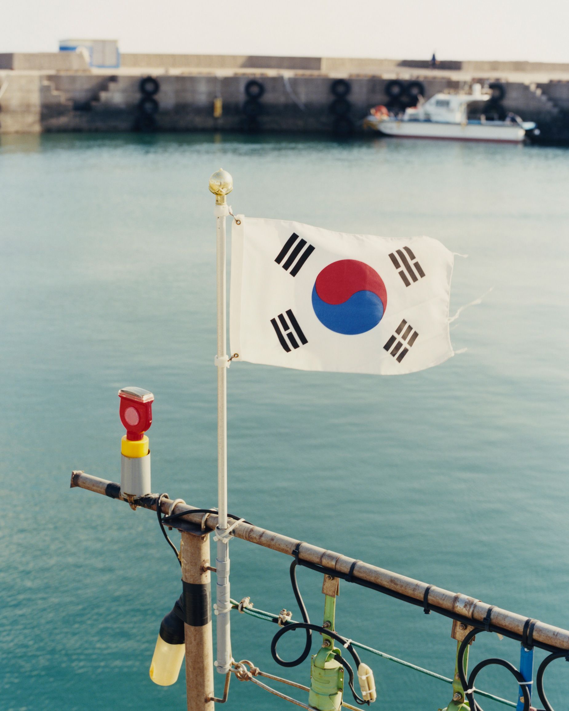 The Korean flag flutter in a sea breeze.