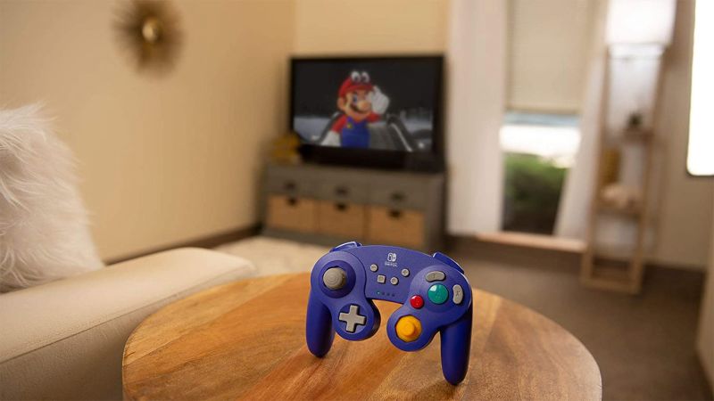 Nintendo Switch Pro Controller & Nintendo Mario Kart 8 Deluxe 