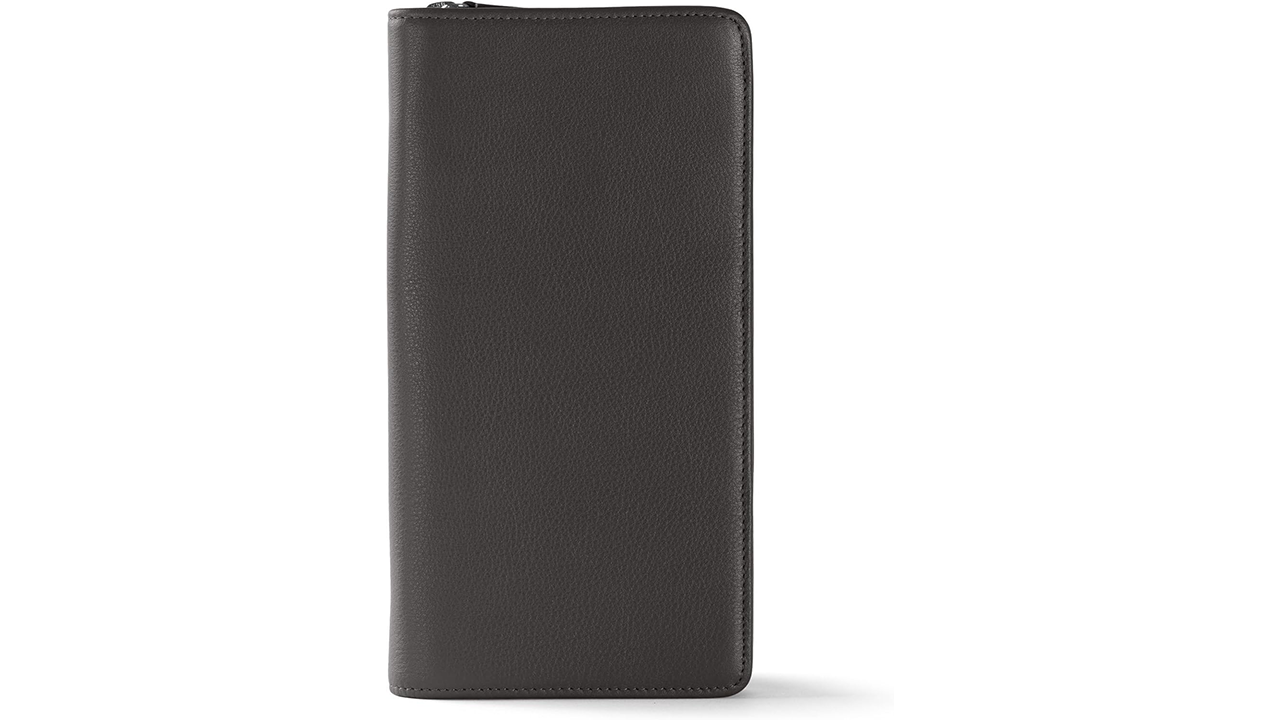 Leatherology Black Onyx Travel Zip Organizer Wallet stock photo