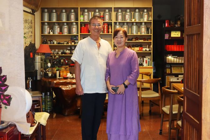 <strong>Lee Te: </strong>Lee Ming-cheng's (left) family has been farming and making tea in Nantou for four generations. He and his wife Kuo Huan-ling, a rare tea scholar, met in the 1980s when she was a customer at his shop, Lee Te.