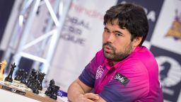 Hikaru Nakamura en compétition pour les gambits américains à la Global Chess League 2024 à Londres.