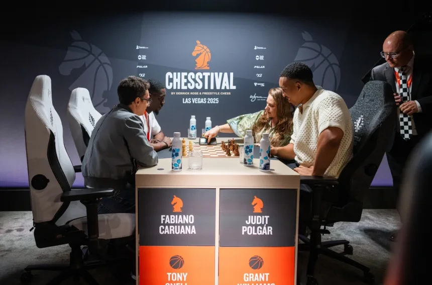 Satranç ustası Judit Polgár, Las Vegas'taki Chesstival etkinliğinde NBA oyuncusu Grant Williams'la bir araya geldi.