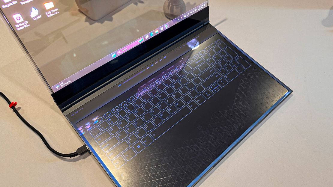 Lenovo-Transparent-Laptop-CNNU-002.jpg