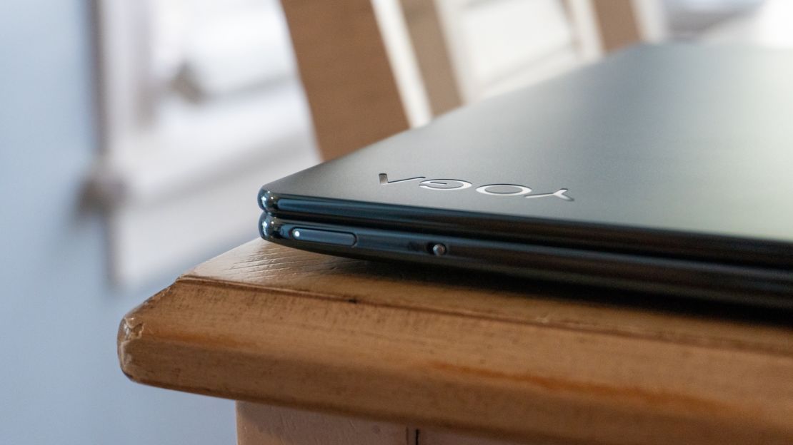 Lenovo Yoga Book 9i closed cnnu
