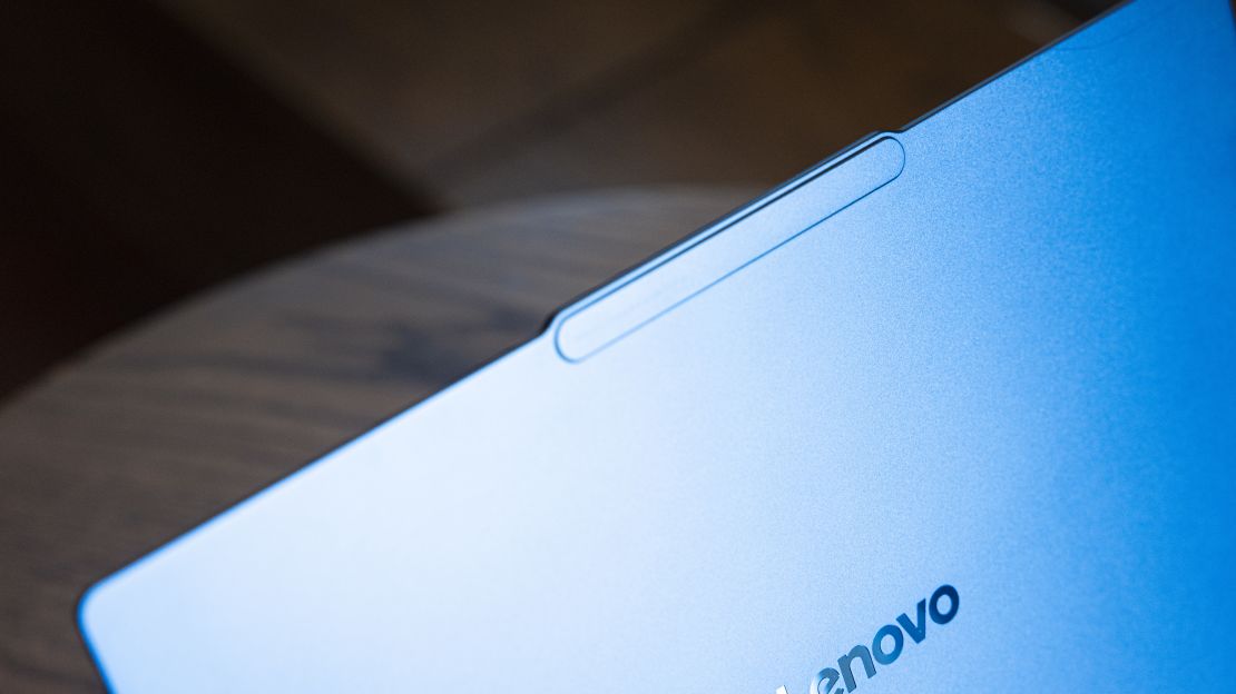 A close-up of the Lenovo yoga slim 7x's lid notch