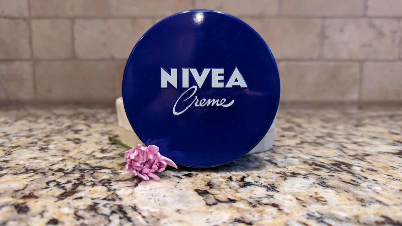 Lindsey Nivea.jpg