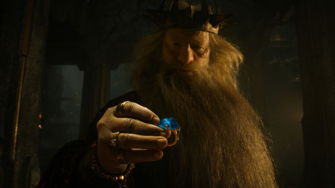 Peter Mullan como Rei Durin III no trailer da 2ª temporada de 'O Senhor dos Anéis: Anéis de Poder'.