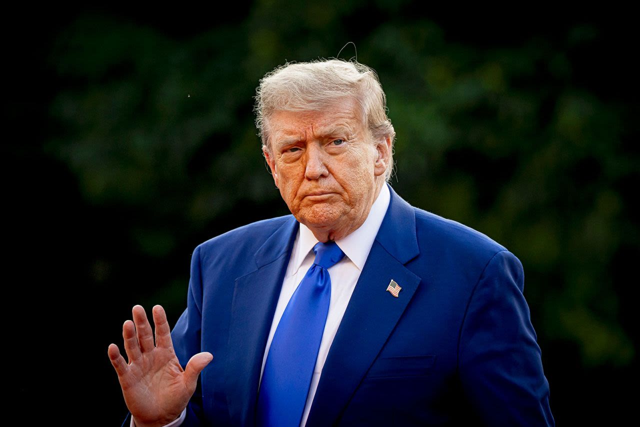 Donald Trump llega al Palacio Huis ten Bosch para una cena durante la Cumbre de la OTAN 2025 en La Haya el 24 de junio de 2025.