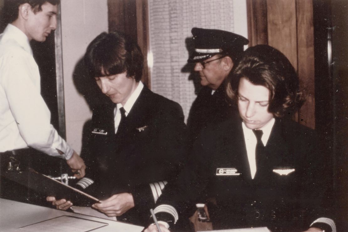 Rippelmeyer and Captain Emilie Jones before a flight with Air Illinois, where they became the first all-female crew of a scheduled flight in the United States.