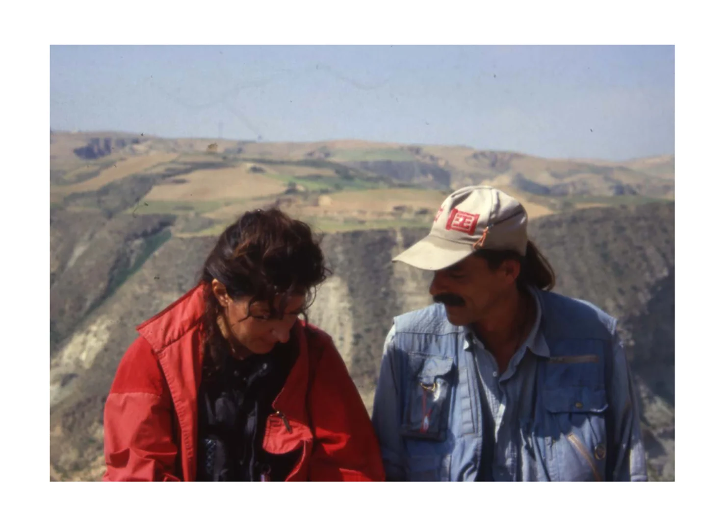 A couple walked from opposite ends of China’s Great Wall and met in the middle. Then they broke up