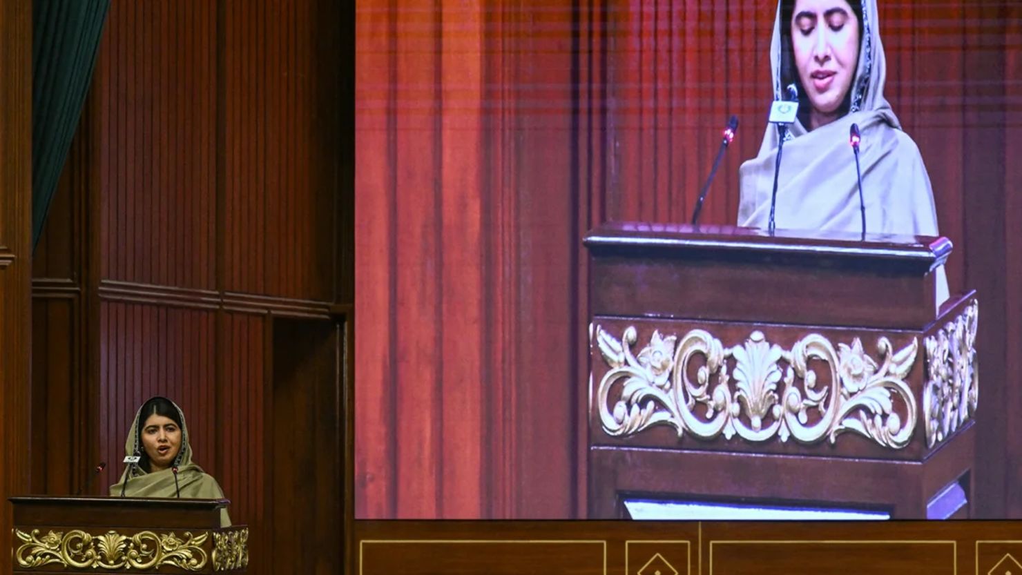 Malala Yousafzai, premio Nobel de la Paz, habla durante una cumbre internacional sobre la educación de las niñas en las comunidades musulmanas.