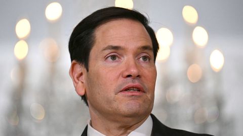 El Secretario de Estado de Estados Unidos, Marco Rubio, habla en su reunión con el Ministro de Asuntos Exteriores español, José Manuel Albares, en la Sala de Tratados del Departamento de Estado en Washington, el 22 de mayo de 2025.