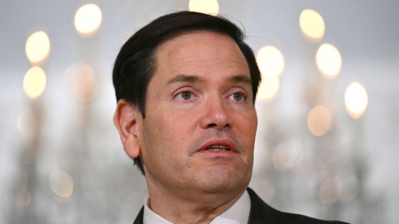 El Secretario de Estado de Estados Unidos, Marco Rubio, habla en su reunión con el Ministro de Asuntos Exteriores español, José Manuel Albares, en la Sala de Tratados del Departamento de Estado en Washington, el 22 de mayo de 2025.