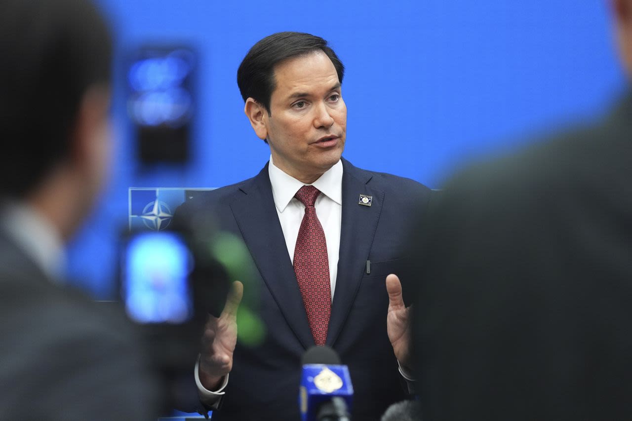 El Secretario de Estado de Estados Unidos, Marco Rubio, habla con los periodistas en la sede de la OTAN en Bruselas, Bélgica, el viernes.
