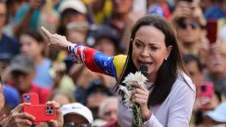 La líder de la oposición María Corina Machado da un discurso durante una protesta antigubernamental el 9 de enero de 2025 en Caracas, Venezuela.