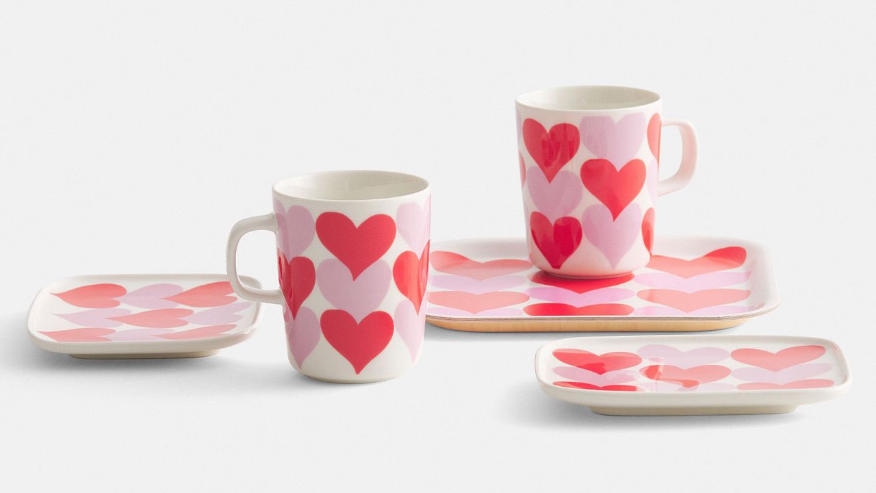 Marimekko Oiva Sydämet Mug & Plate Set cnnu.jpg