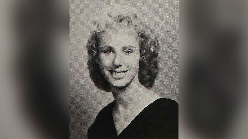 Властите във Флорида идентифицират останките, открити на Crescent Beach преди близо 40 години, като жена, видяна за последно от семейството през 1968 г.
