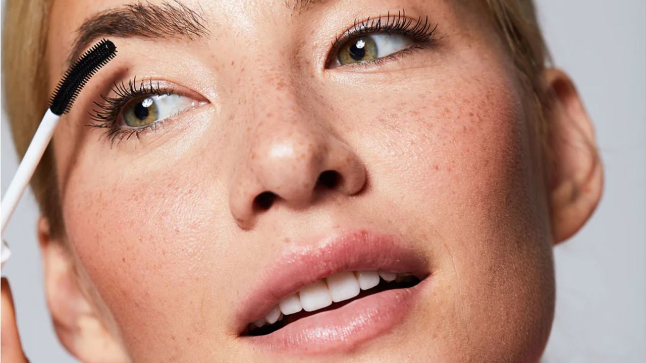 Mascara cocktailing is TikTok's newest beauty trend for amazing lashes