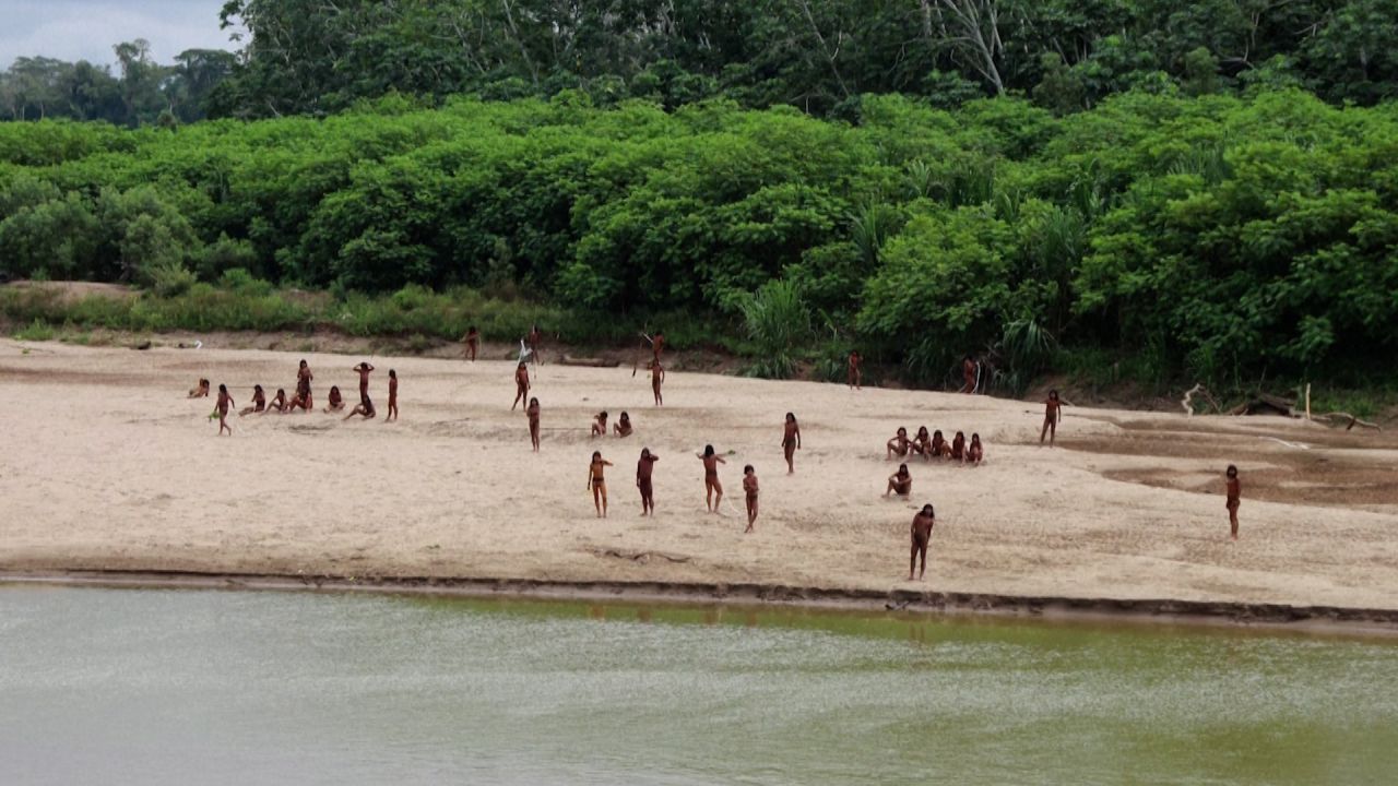 Rare footage shows uncontacted indigenous tribe in Peru | CNN