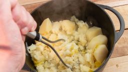 Master the perfect mashed potatoes with these easy-to-follow tips.